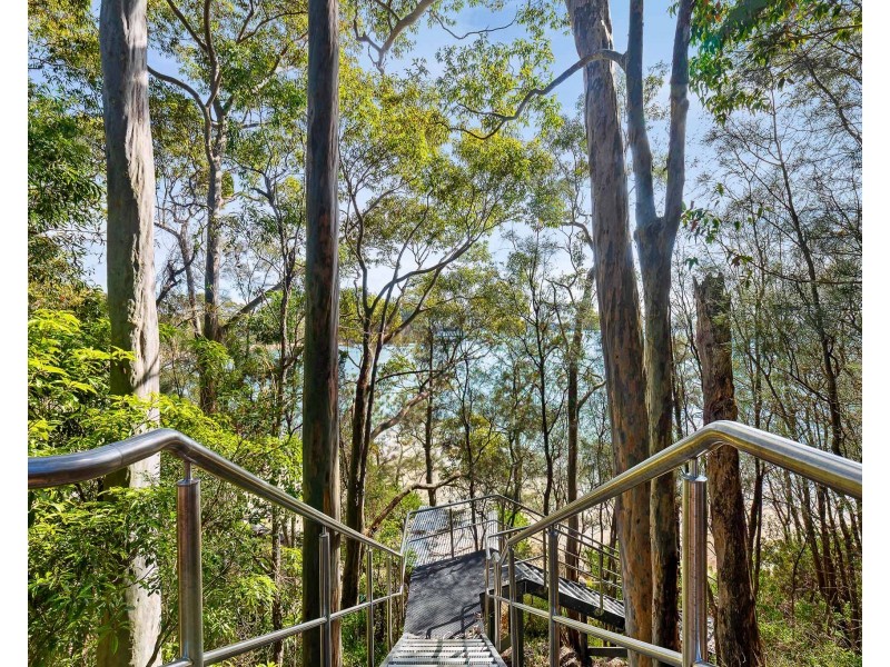 10 Beechwood Court, Sunshine Bay NSW 2536