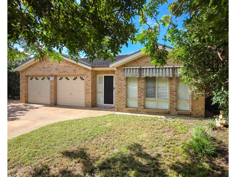 33 Zanthus Drive, Broulee NSW 2537