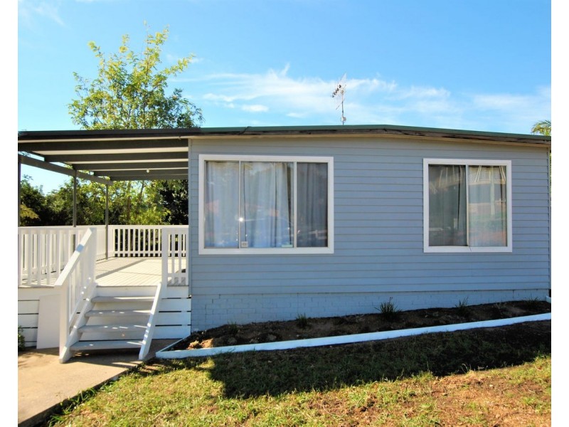 32 Pacific Road, Surf Beach NSW 2536