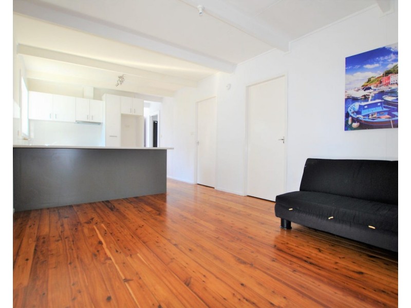 32 Pacific Road, Surf Beach NSW 2536