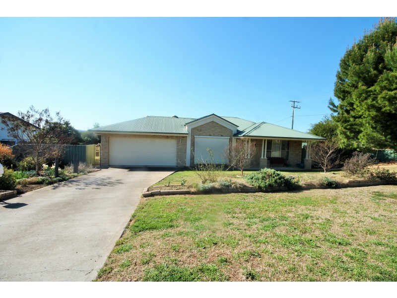 12 Collins Street, Merriwa NSW 2329