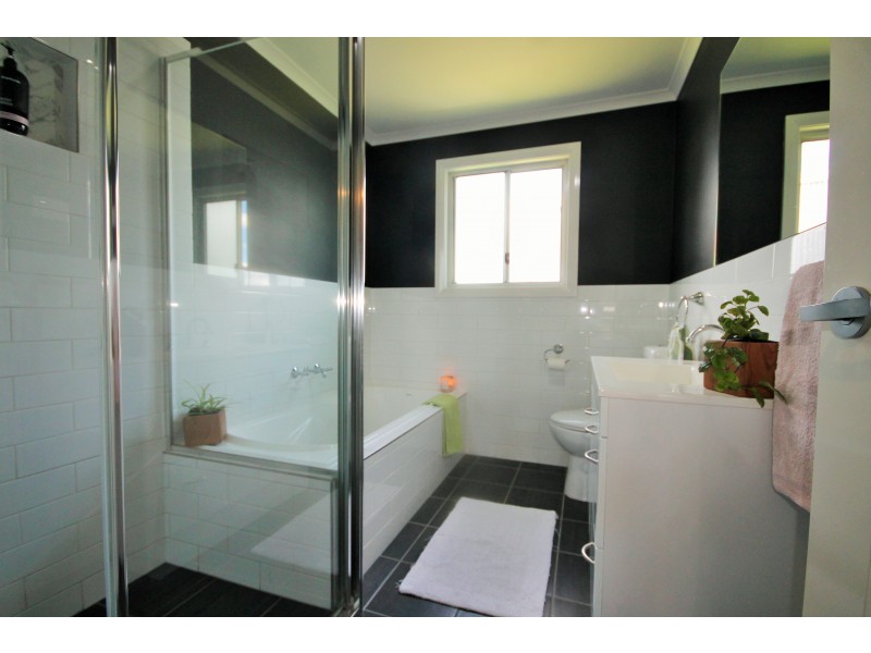 2 John Street, Merriwa NSW 2329