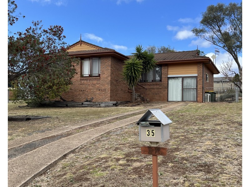 35 William Street, Merriwa NSW 2329