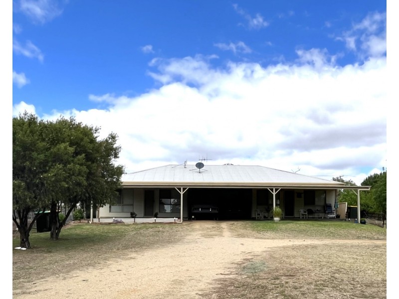 1&2 84 and /84 Mackenzie Street Merriwa, Merriwa NSW 2329