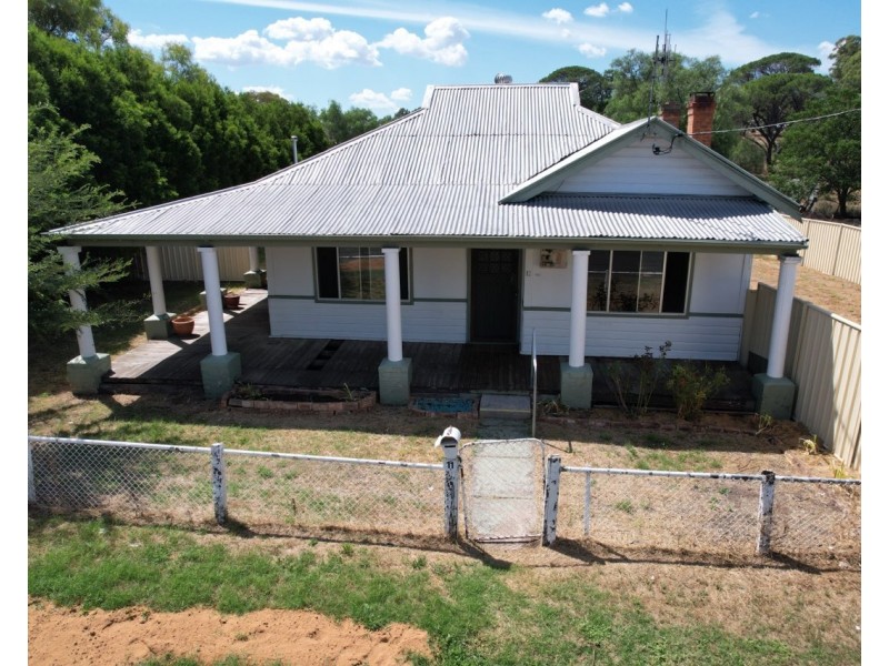 11 DUTTON STREET, Merriwa NSW 2329