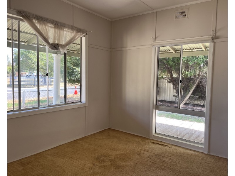 11 DUTTON STREET, Merriwa NSW 2329