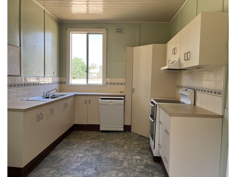 11 DUTTON STREET, Merriwa NSW 2329