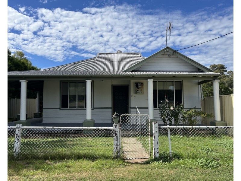 11 DUTTON STREET, Merriwa NSW 2329