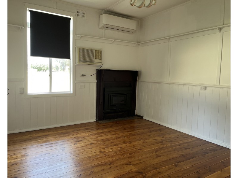 11 DUTTON STREET, Merriwa NSW 2329