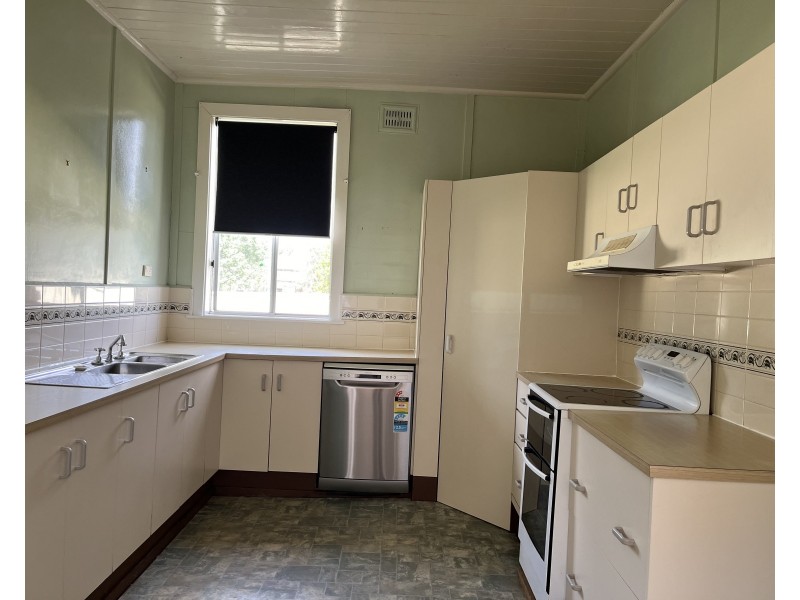 11 DUTTON STREET, Merriwa NSW 2329