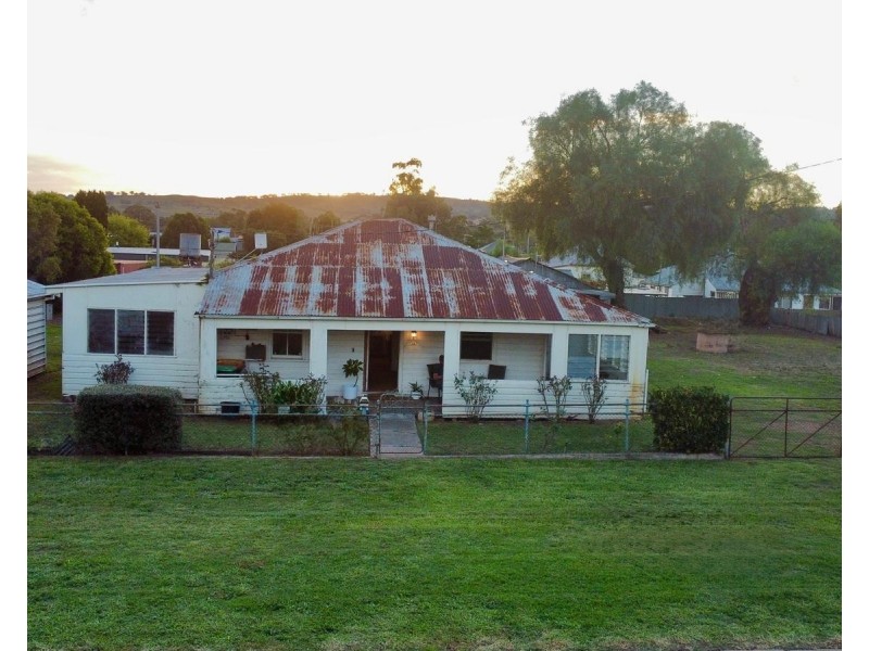 10-12 MARQUET STREET, Merriwa NSW 2329