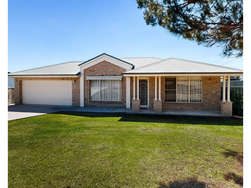 12 Collins Street, Merriwa NSW 2329