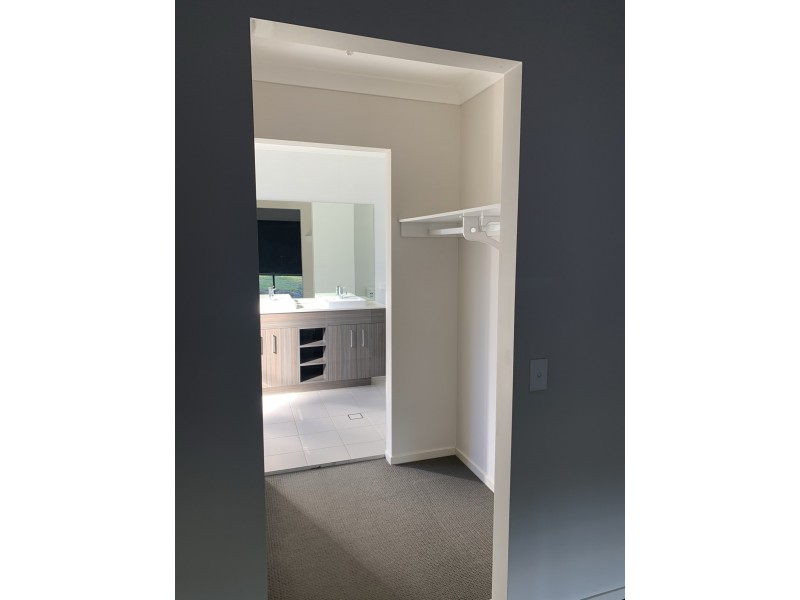 5 GRANDVIEW PARADE, Hill Top NSW 2575