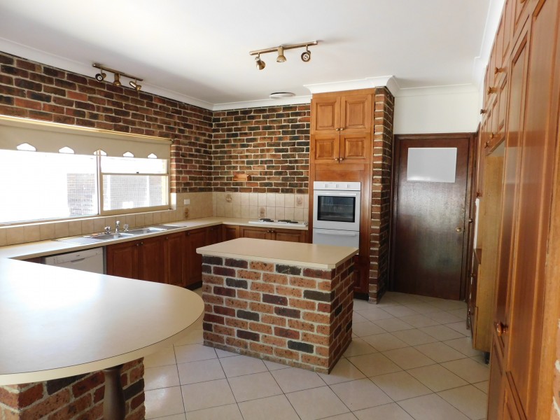 62 PEARCE STREET, Hill Top NSW 2575