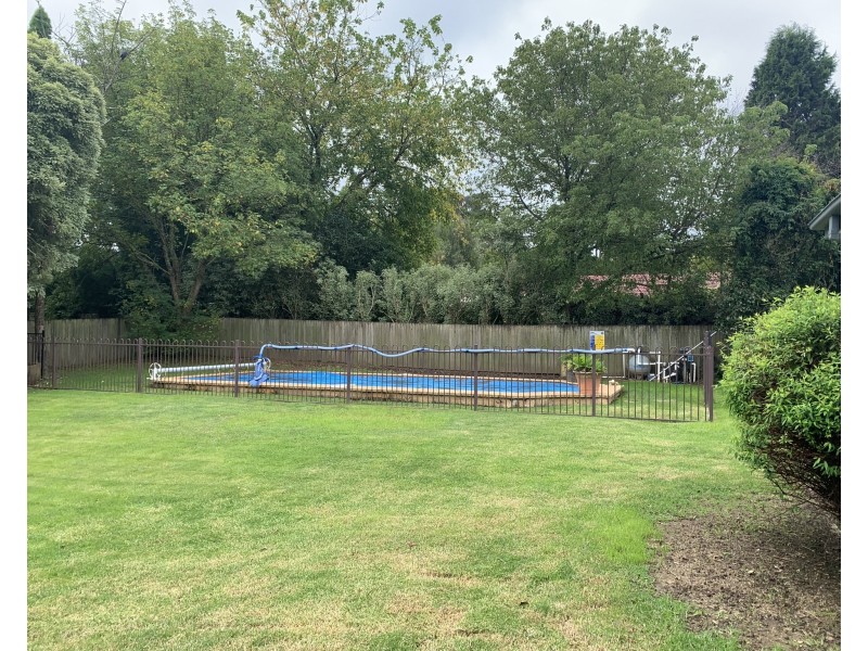 32 BRAESIDE DRIVE, Bowral NSW 2576