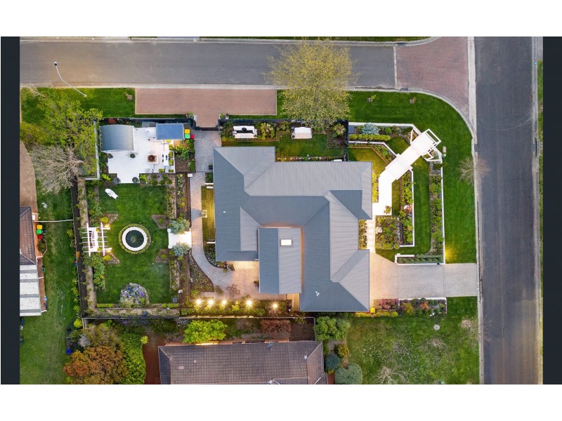 7 LINDEN WAY, Bowral NSW 2576