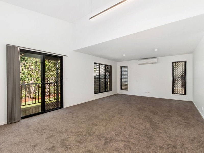 91 Lakes Entrance Drive, Springfield Lakes QLD 4300