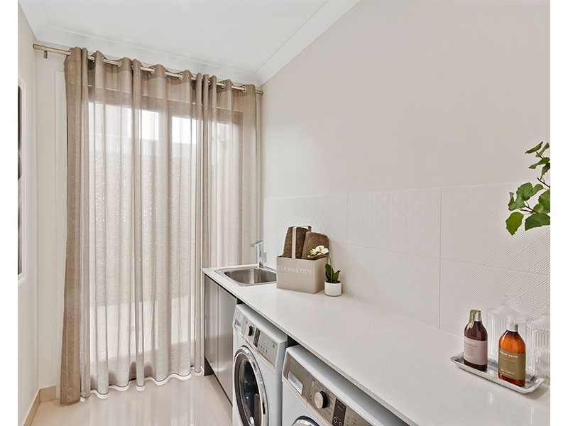 8 Turnberry Way, Brookwater QLD 4300