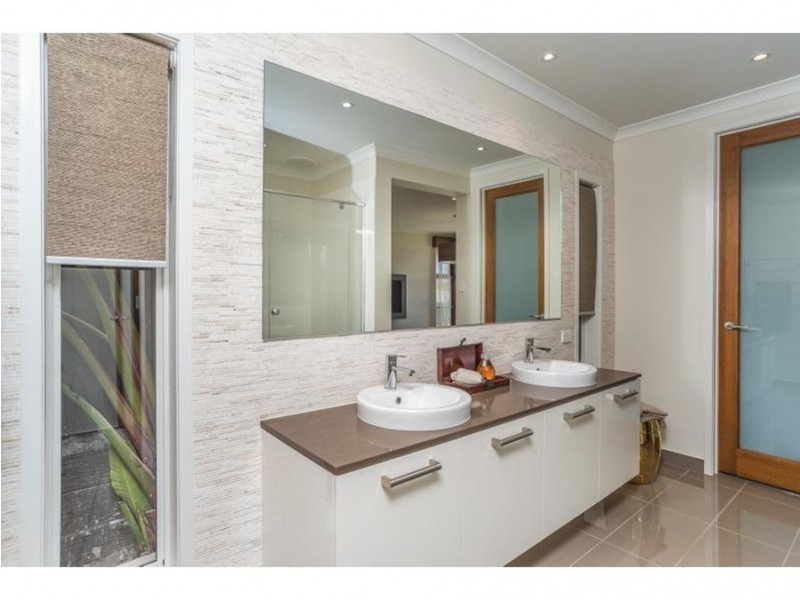 8 Elvire Street, Ormeau Hills QLD 4208
