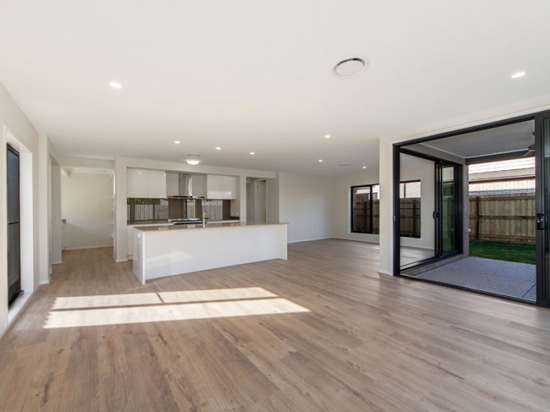 18 Majestic Crescent, Hemmant QLD 4174