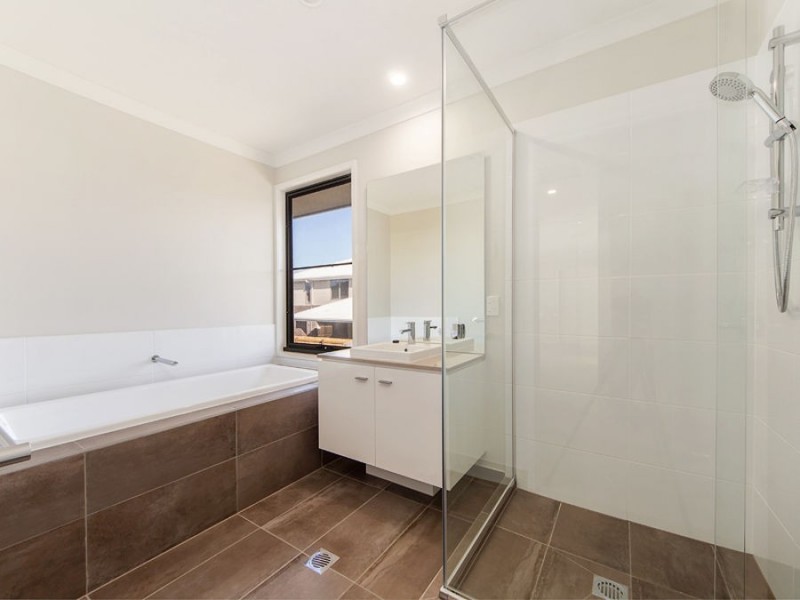 18 Majestic Crescent, Hemmant QLD 4174