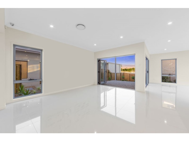 15 Brooking Rise, Ripley QLD 4306