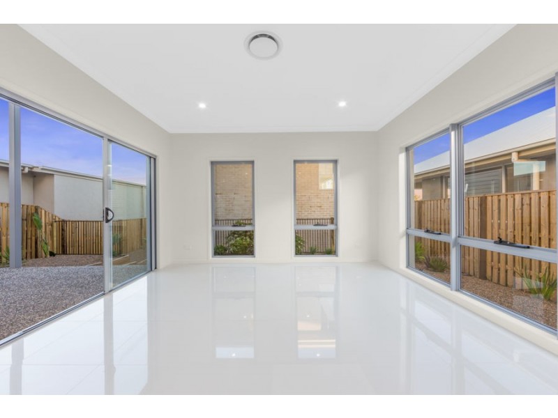 15 Brooking Rise, Ripley QLD 4306