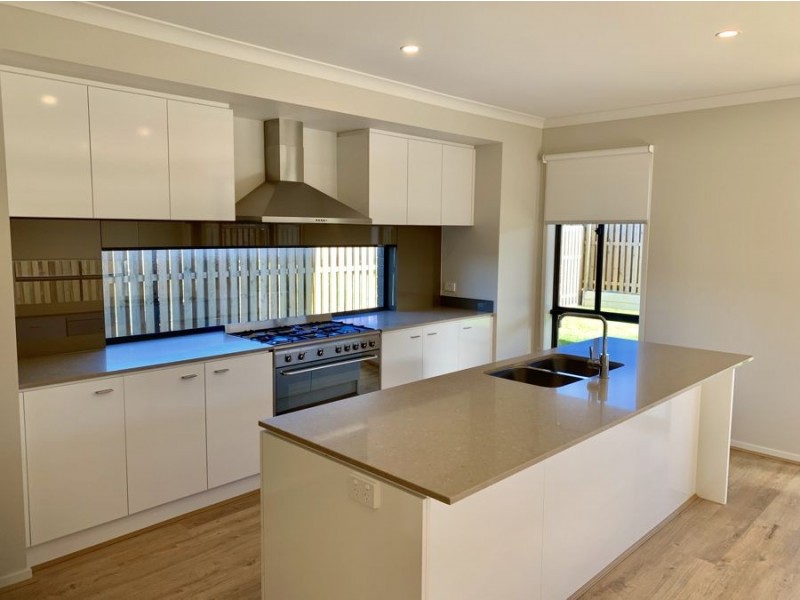 10 Kumbatine Street, Pimpama QLD 4209