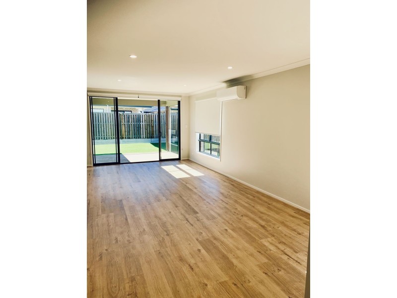 10 Kumbatine Street, Pimpama QLD 4209