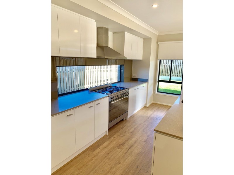 10 Kumbatine Street, Pimpama QLD 4209