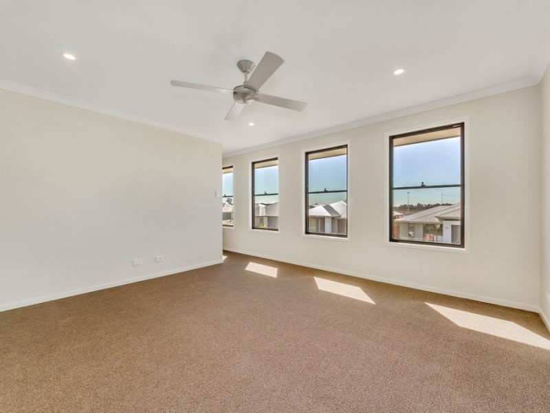 8 SKYLINE STREET, Heathwood QLD 4110