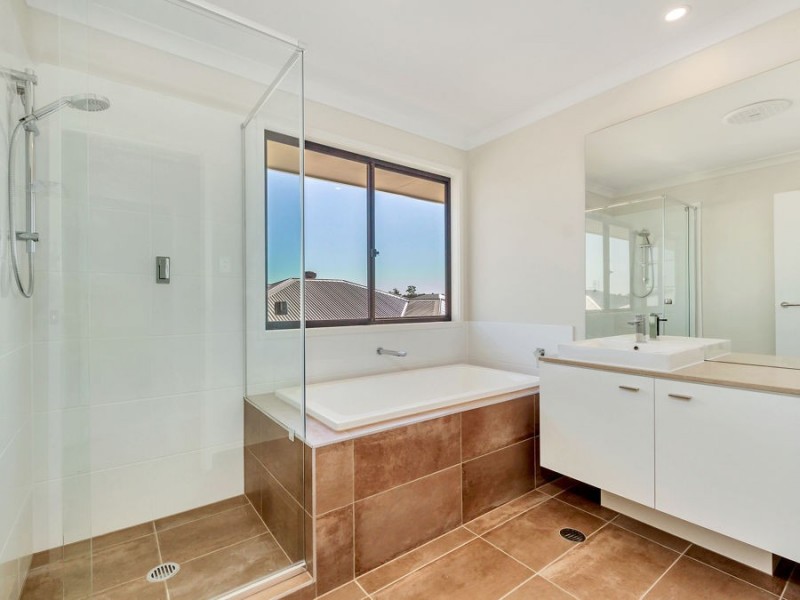 8 SKYLINE STREET, Heathwood QLD 4110