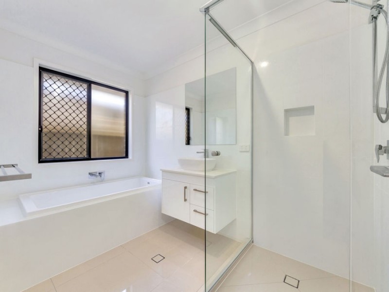 126 Waterside Esplanade, Caboolture South QLD 4510