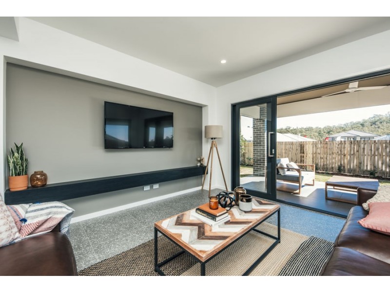 10 Miami Street, Spring Mountain QLD 4124