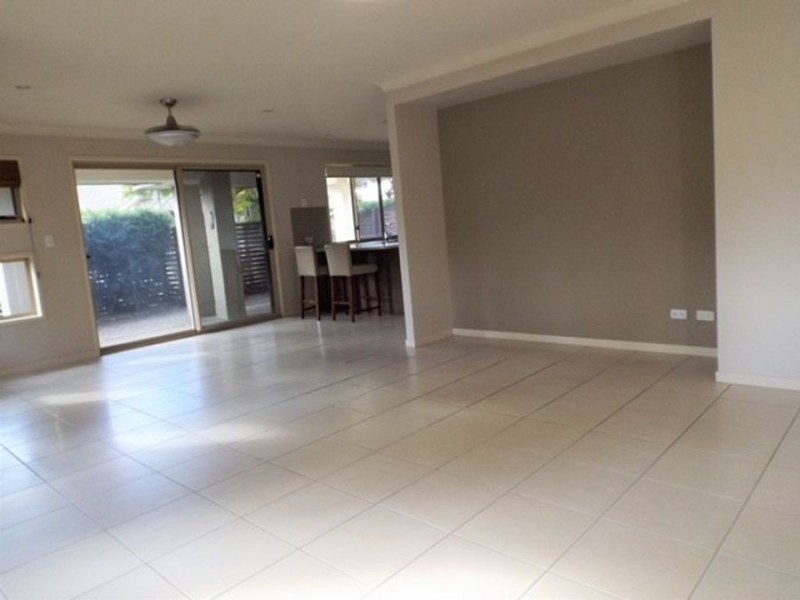 15 Birdwing Cres, Kallangur QLD 4503