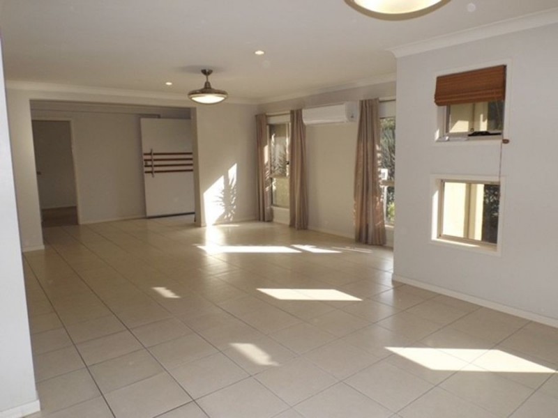 15 Birdwing Cres, Kallangur QLD 4503