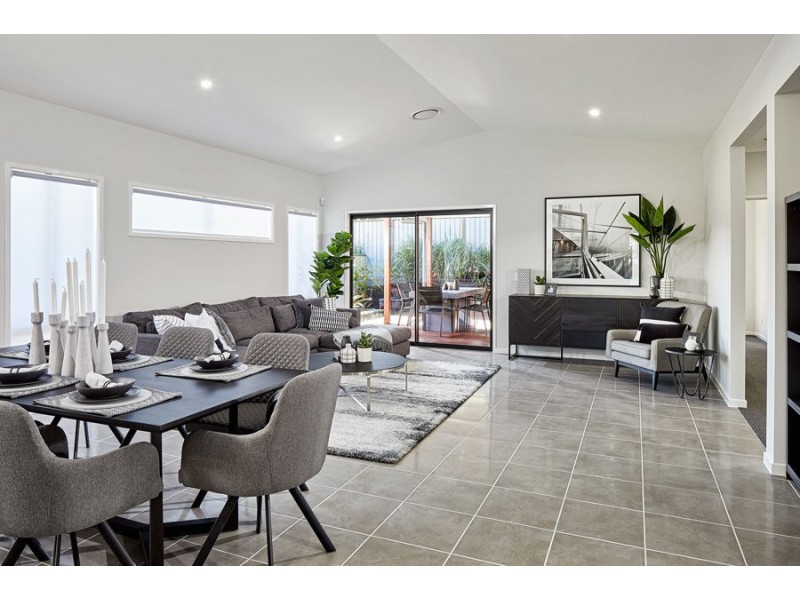 16 Unity Lane, South Ripley QLD 4306
