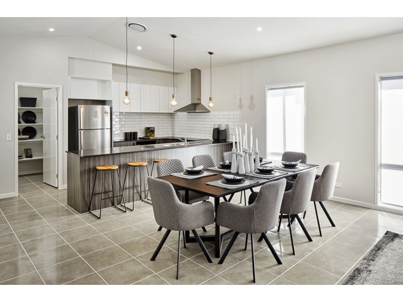 16 Unity Lane, South Ripley QLD 4306