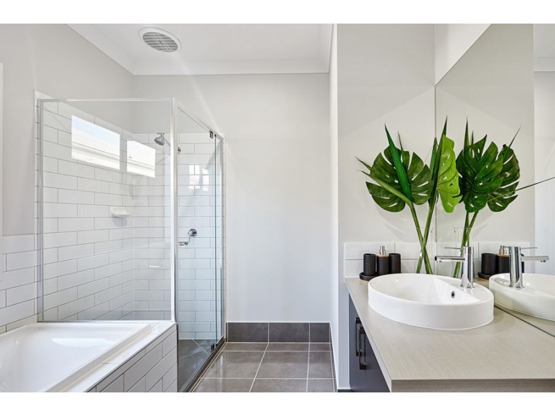 16 Unity Lane, South Ripley QLD 4306