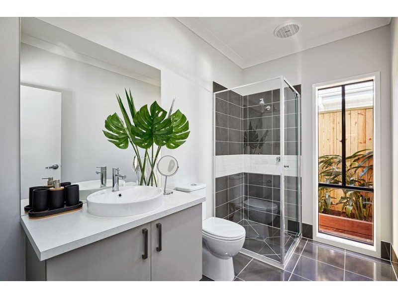 16 Unity Lane, South Ripley QLD 4306