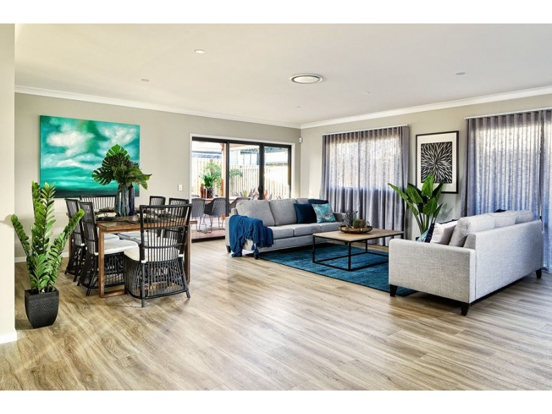 11 Trailblazer Drive, Flagstone QLD 4280