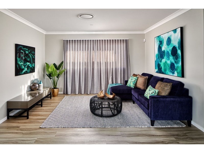 11 Trailblazer Drive, Flagstone QLD 4280