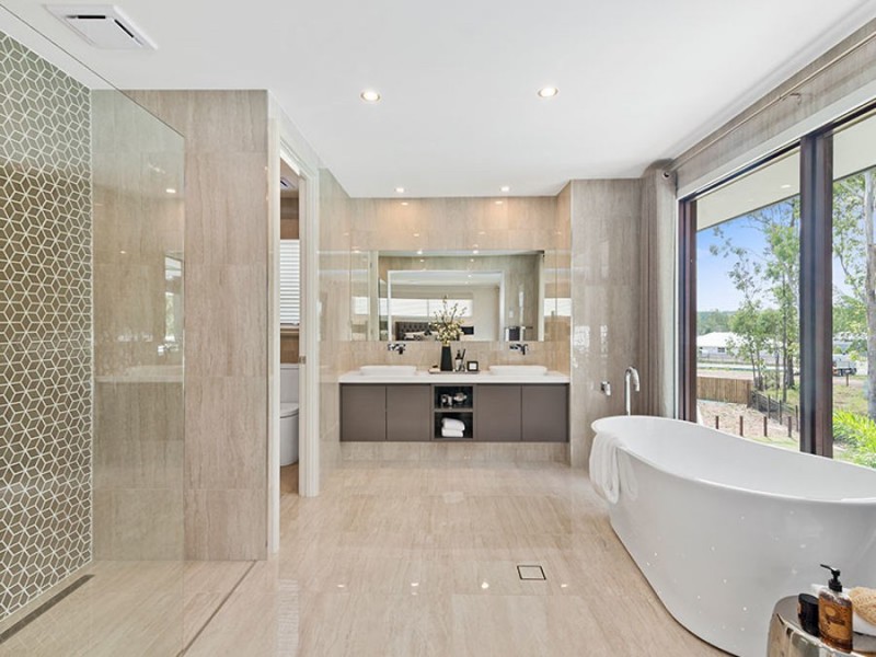 8 Turnberry Way, Brookwater QLD 4300