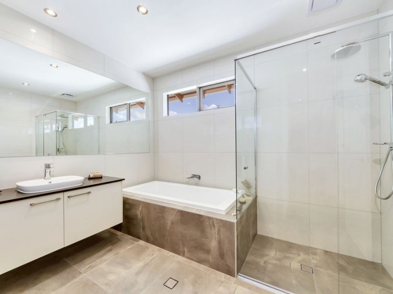 2 Executive Way, Bridgeman Downs QLD 4035