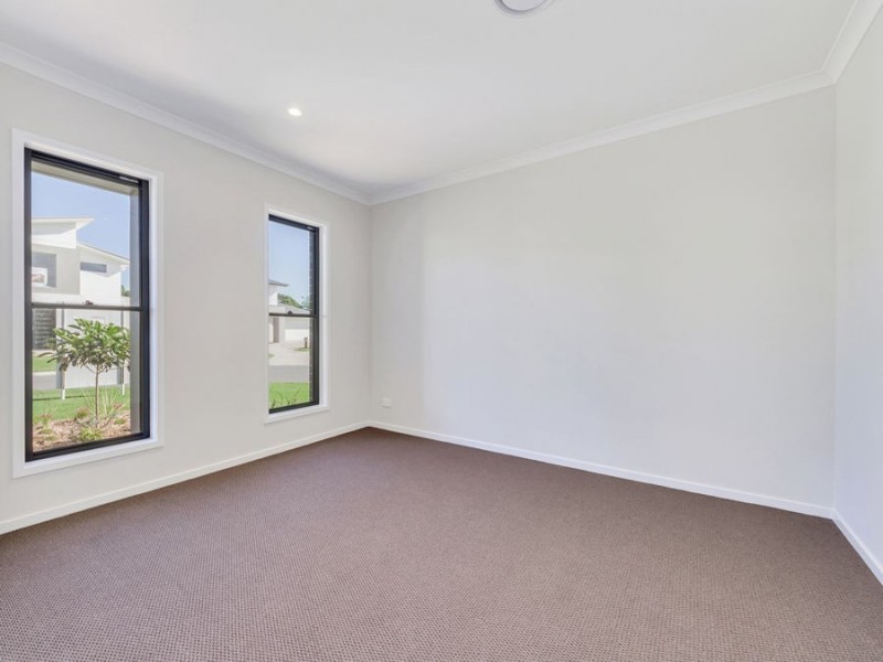 19 MAJESTIC CRESCENT, Hemmant QLD 4174