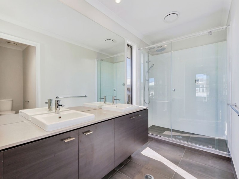 19 MAJESTIC CRESCENT, Hemmant QLD 4174