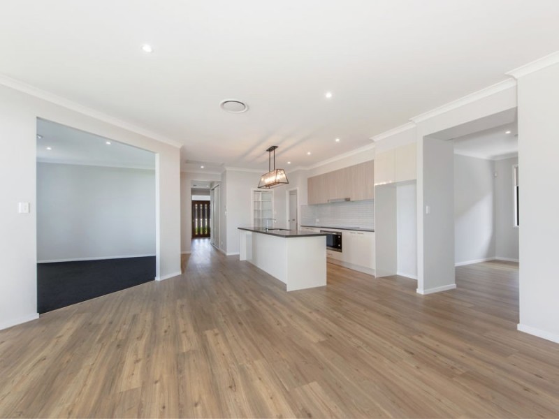117 Sovereign Drive, Deebing Heights QLD 4306