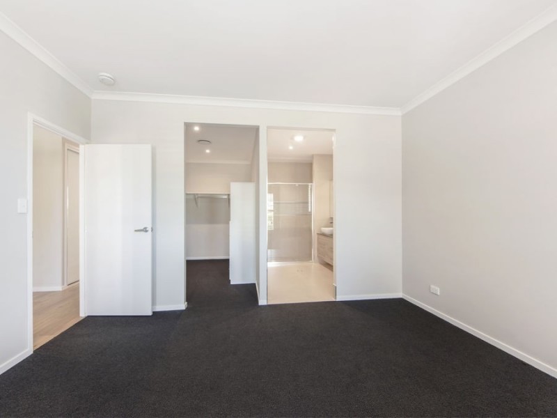 117 Sovereign Drive, Deebing Heights QLD 4306