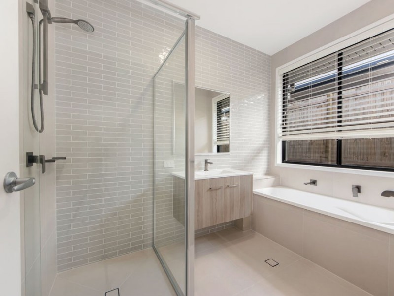 117 Sovereign Drive, Deebing Heights QLD 4306