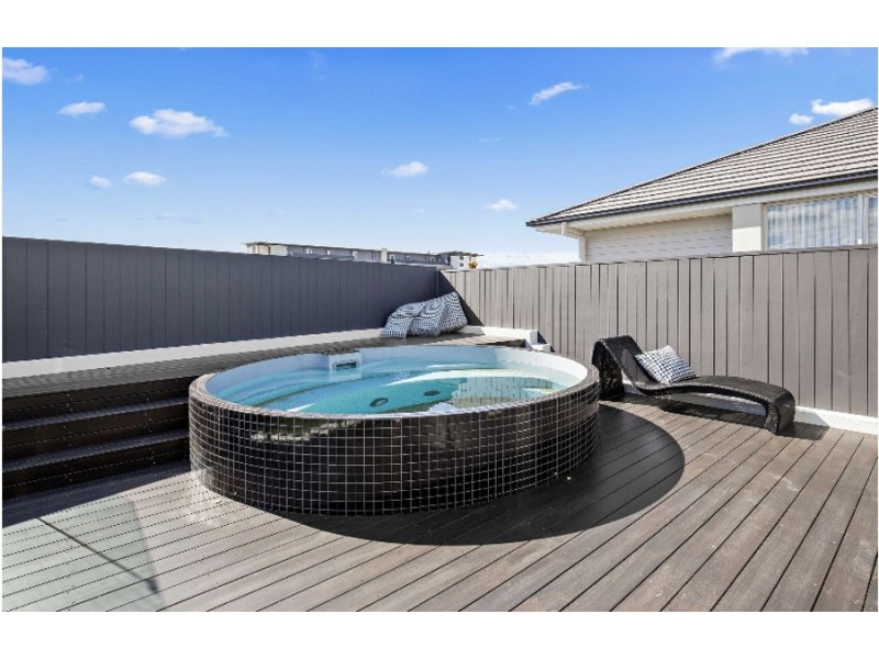 4 RANI STREET, Newport QLD 4020